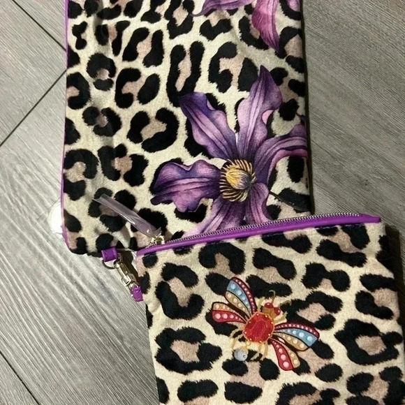 Clinique Pouch - Picture 3 of 4